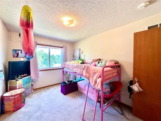 3200 Timber Valley Court NE, Cedar Rapids, IA 52402