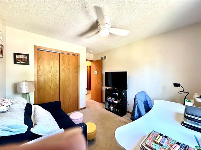 3200 Timber Valley Court NE, Cedar Rapids, IA 52402