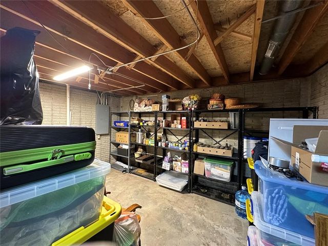 3200 Timber Valley Court NE, Cedar Rapids, IA 52402