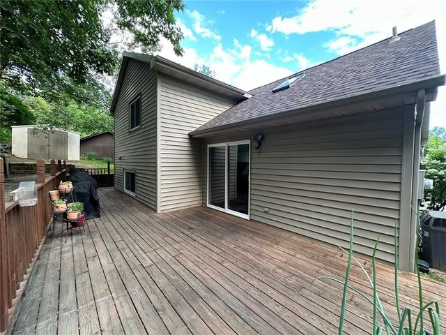 3200 Timber Valley Court NE, Cedar Rapids, IA 52402