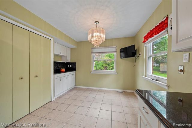 25576 Wessex Street, Farmington Hills, MI 48336