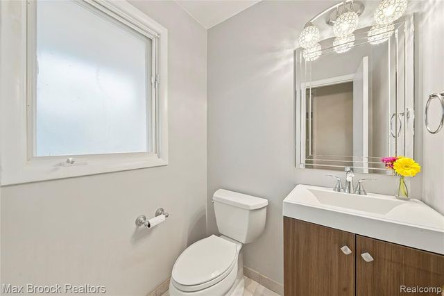 25576 Wessex Street, Farmington Hills, MI 48336