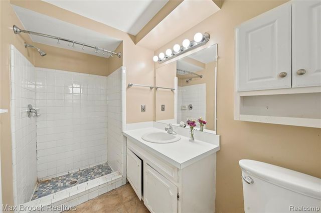 25576 Wessex Street, Farmington Hills, MI 48336