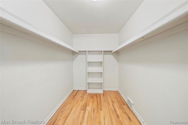 25576 Wessex Street, Farmington Hills, MI 48336