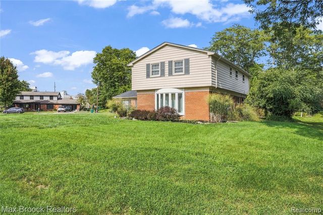 25576 Wessex Street, Farmington Hills, MI 48336