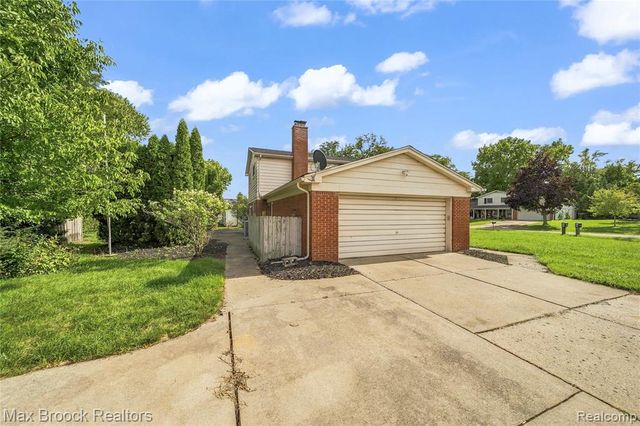 25576 Wessex Street, Farmington Hills, MI 48336