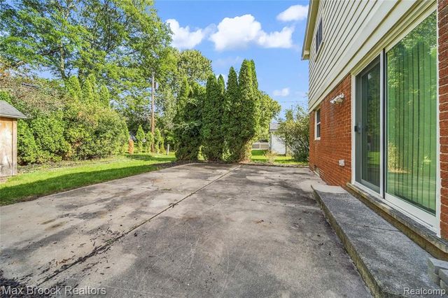 25576 Wessex Street, Farmington Hills, MI 48336