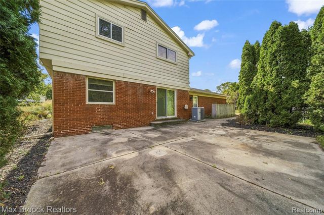 25576 Wessex Street, Farmington Hills, MI 48336