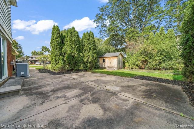 25576 Wessex Street, Farmington Hills, MI 48336