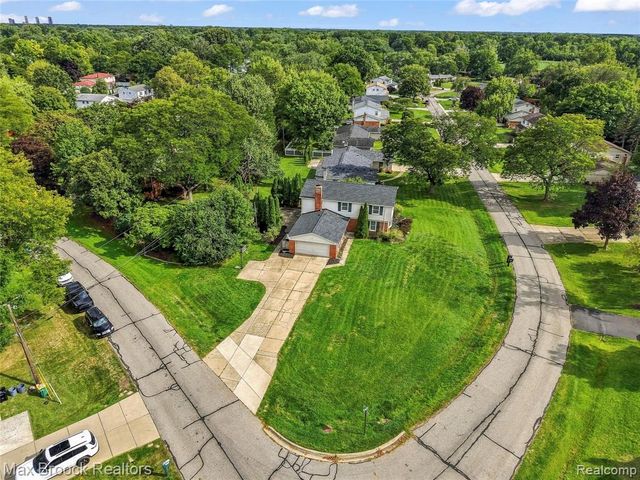 25576 Wessex Street, Farmington Hills, MI 48336