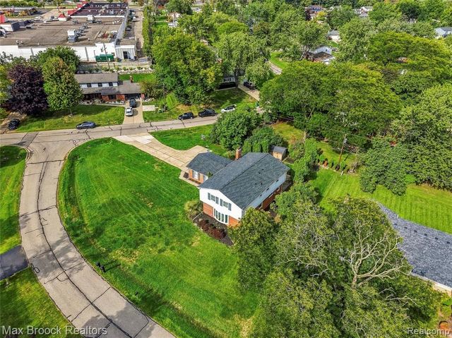 25576 Wessex Street, Farmington Hills, MI 48336