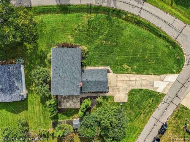 25576 Wessex Street, Farmington Hills, MI 48336