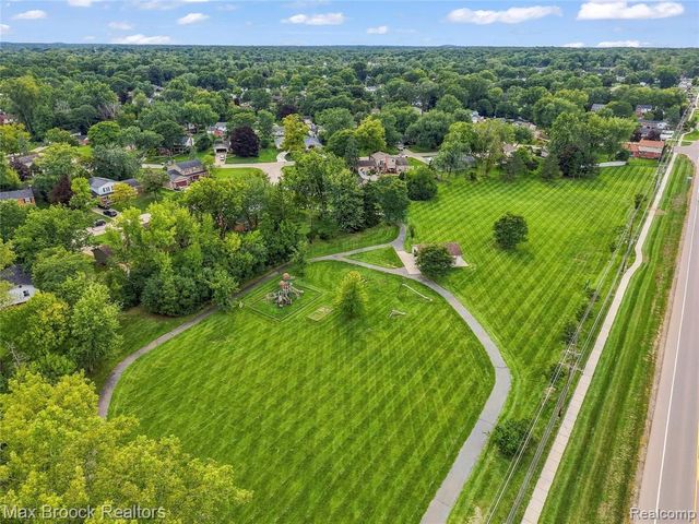 25576 Wessex Street, Farmington Hills, MI 48336