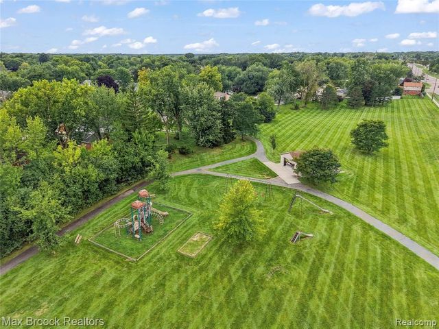 25576 Wessex Street, Farmington Hills, MI 48336