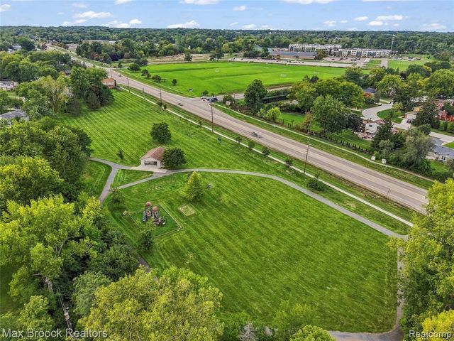 25576 Wessex Street, Farmington Hills, MI 48336