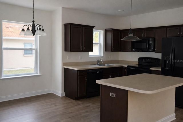 2128 W WALNUT STREET, Tampa, FL 33607