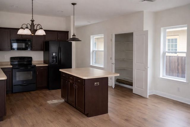 2128 W WALNUT STREET, Tampa, FL 33607