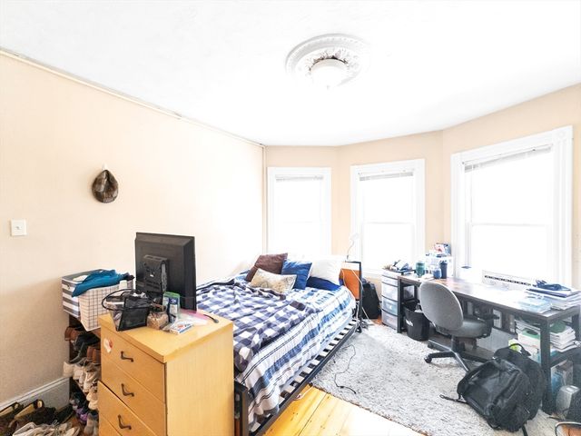 32 Fisher Ave 2, Boston, MA 02120