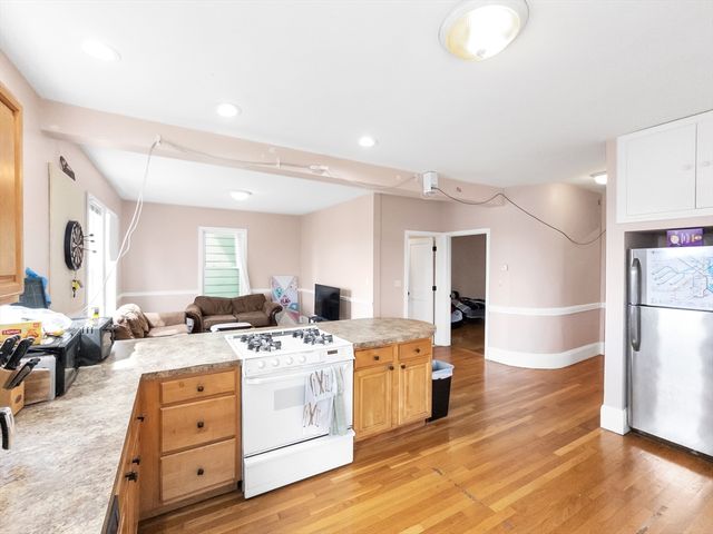 32 Fisher Ave 2, Boston, MA 02120