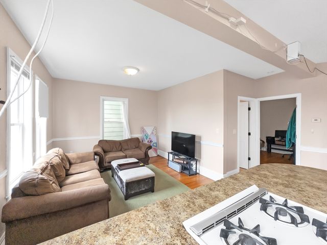 32 Fisher Ave 2, Boston, MA 02120