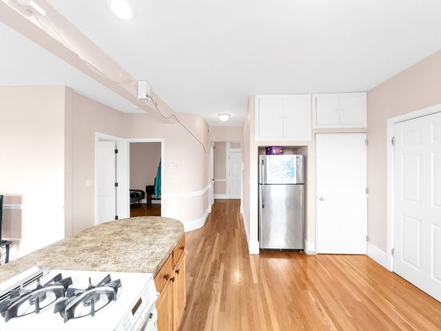 32 Fisher Ave 2, Boston, MA 02120