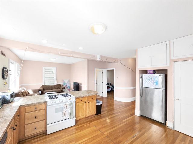 32 Fisher Ave 2, Boston, MA 02120