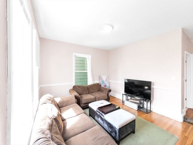 32 Fisher Ave 2, Boston, MA 02120