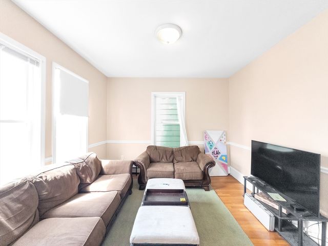 32 Fisher Ave 2, Boston, MA 02120