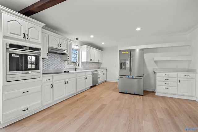 407 Bay Point Drive, Rainbow City, AL 35906