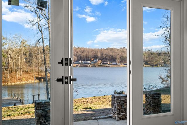 407 Bay Point Drive, Rainbow City, AL 35906