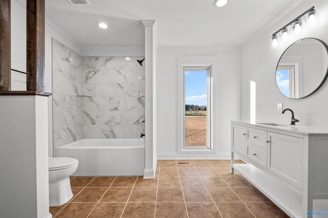 407 Bay Point Drive, Rainbow City, AL 35906