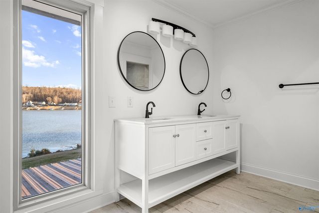 407 Bay Point Drive, Rainbow City, AL 35906