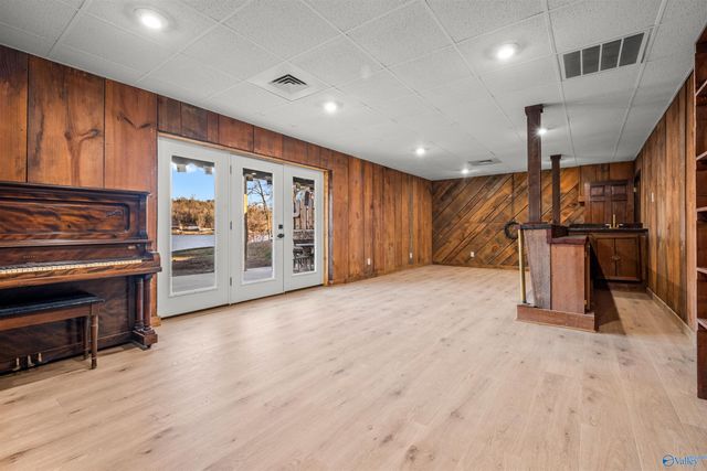 407 Bay Point Drive, Rainbow City, AL 35906