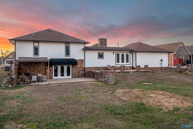 407 Bay Point Drive, Rainbow City, AL 35906