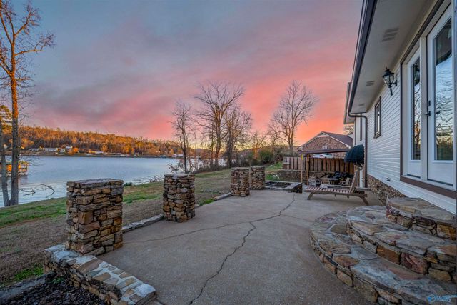 407 Bay Point Drive, Rainbow City, AL 35906