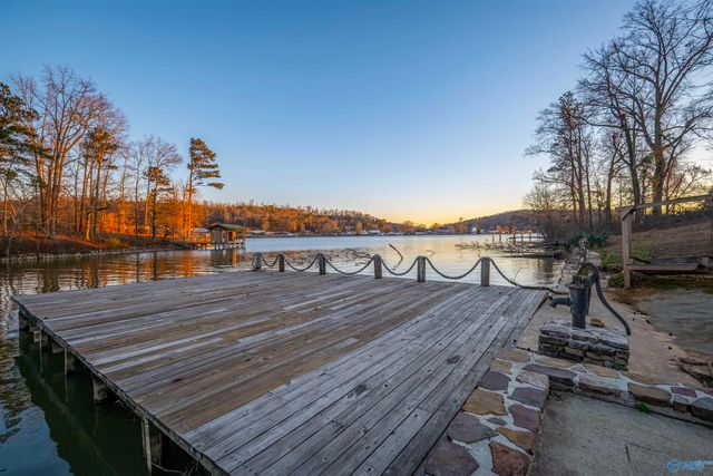 407 Bay Point Drive, Rainbow City, AL 35906