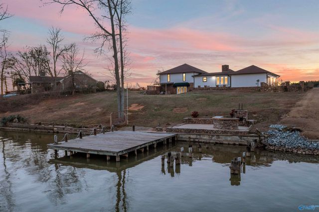 407 Bay Point Drive, Rainbow City, AL 35906