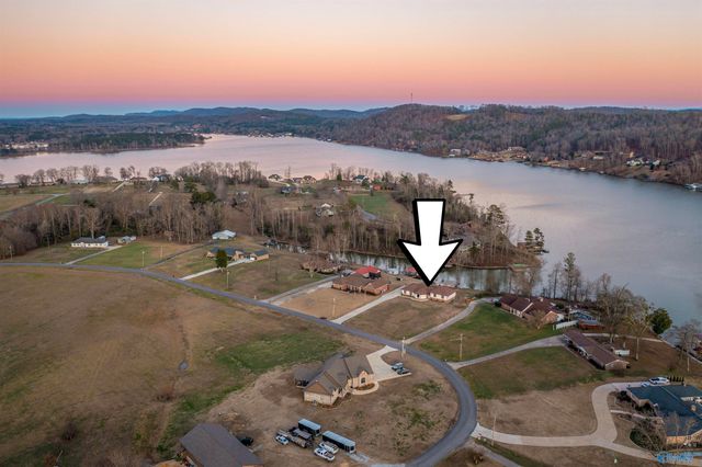 407 Bay Point Drive, Rainbow City, AL 35906