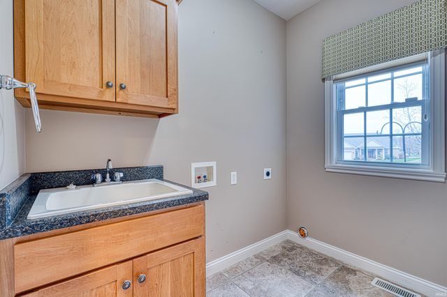 909 Uriel Court, Evansville, IN 47725