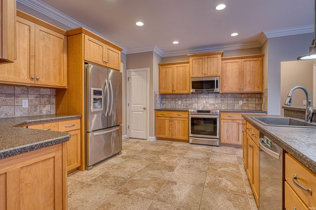 909 Uriel Court, Evansville, IN 47725