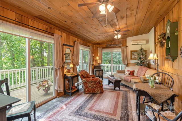 350 Winding Way Lane, Hendersonville, NC 28792