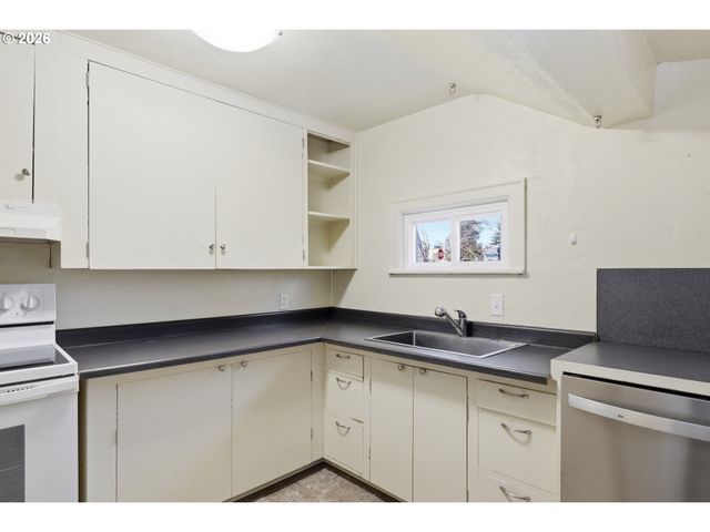 2291 Norkenzie Rd, Eugene, OR 97401