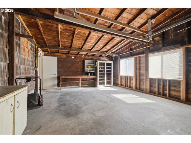 2291 Norkenzie Rd, Eugene, OR 97401