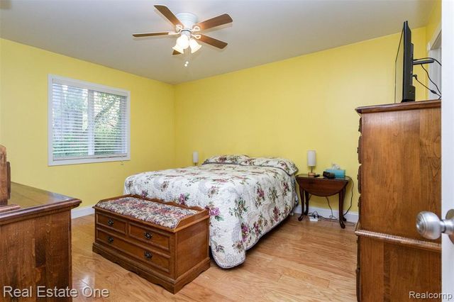 33119 Robeson Street, Saint Clair Shores, MI 48082