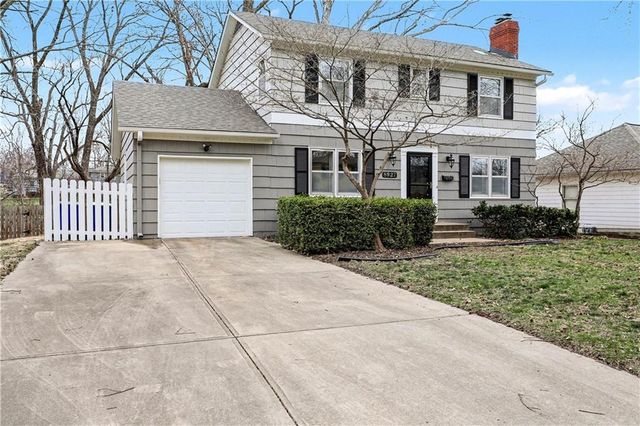 8927 Foster Lane, Overland Park, KS 66212