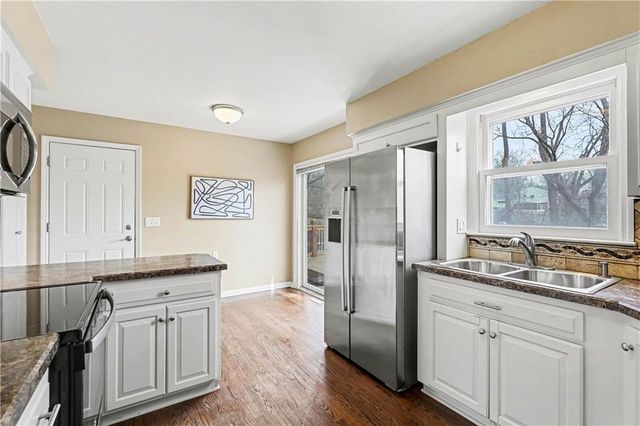 8927 Foster Lane, Overland Park, KS 66212