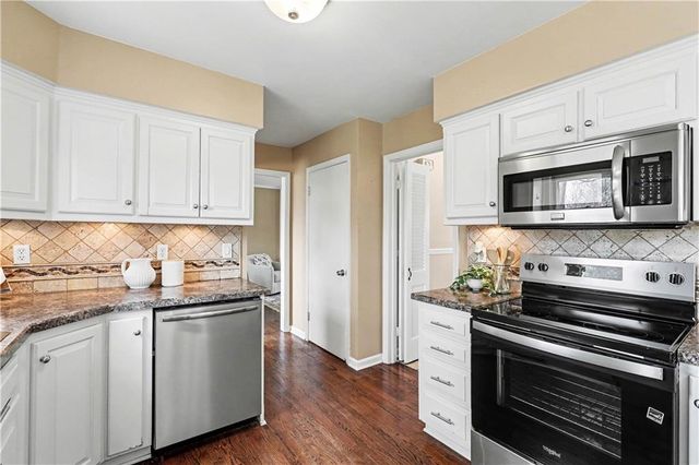 8927 Foster Lane, Overland Park, KS 66212