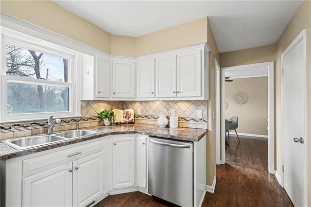 8927 Foster Lane, Overland Park, KS 66212