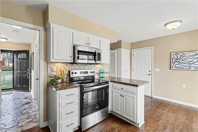 8927 Foster Lane, Overland Park, KS 66212