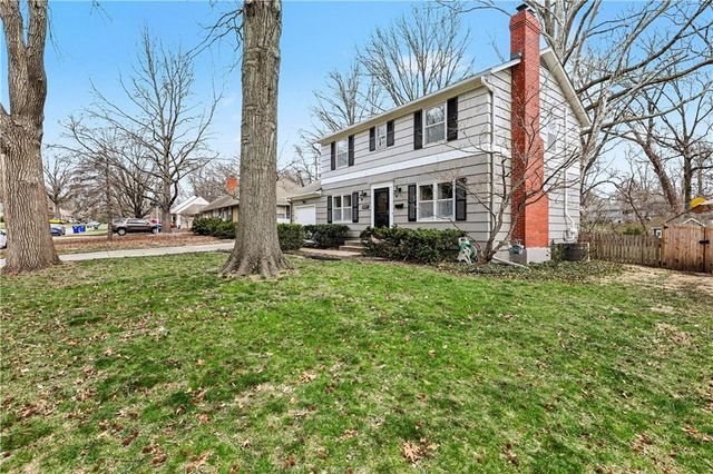 8927 Foster Lane, Overland Park, KS 66212